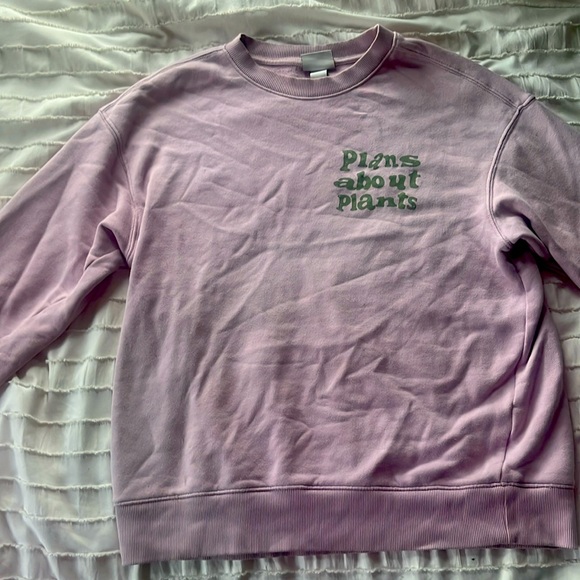 purple h&m sweatshirt 🫶🏼 - Picture 1 of 5